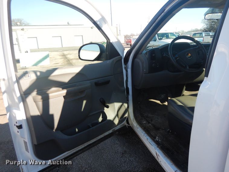 image for item DF6757 2011 Chevrolet Silverado 1500  pickup truck