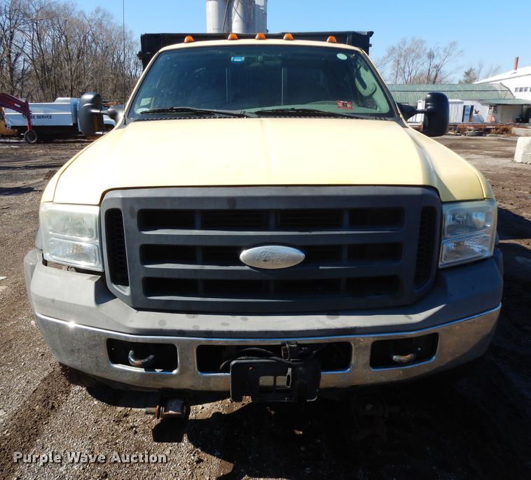 image for item DF6760 2005 Ford F450  flat dump bed truck