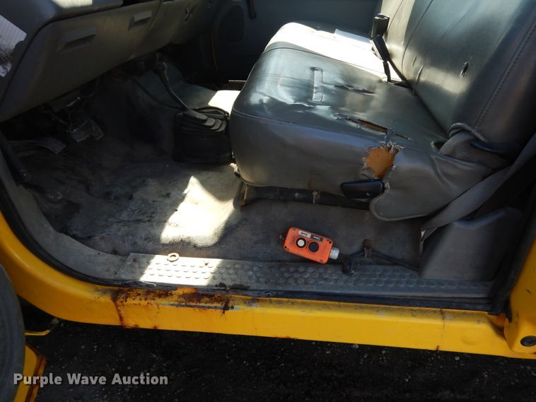 image for item DF6760 2005 Ford F450  flat dump bed truck