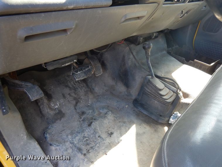 image for item DF6760 2005 Ford F450  flat dump bed truck