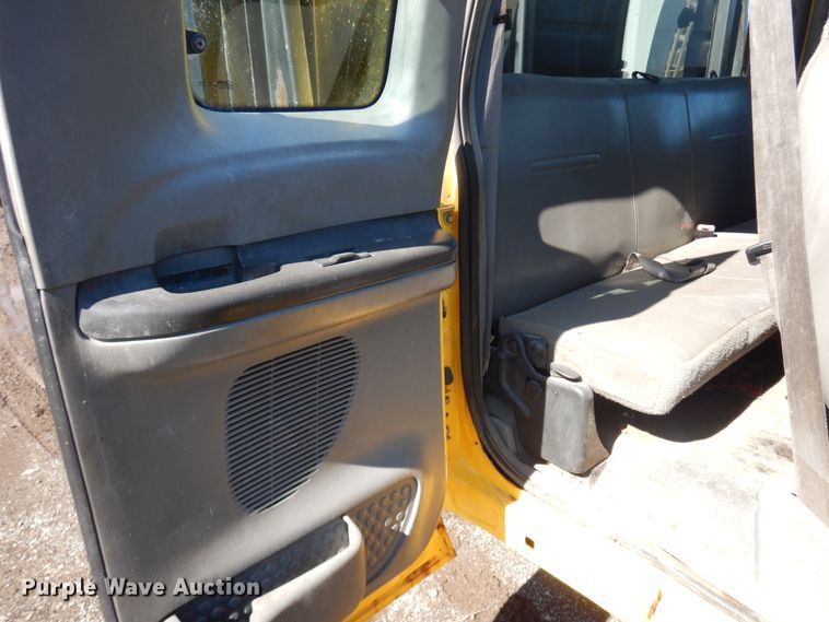 image for item DF6760 2005 Ford F450  flat dump bed truck