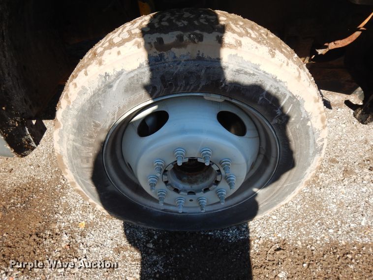 image for item DF6760 2005 Ford F450  flat dump bed truck