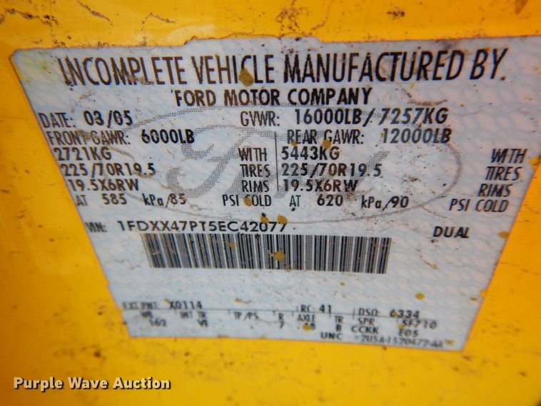 image for item DF6760 2005 Ford F450  flat dump bed truck