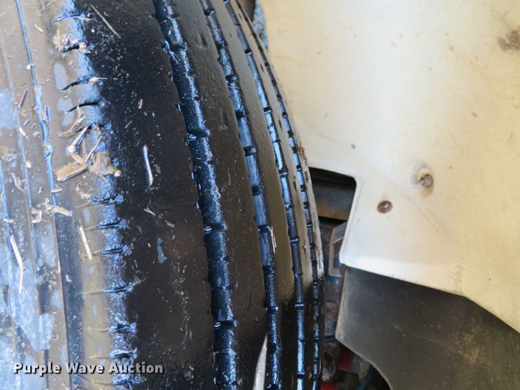 image for item DH0708 1999 Freightliner FL70  box truck