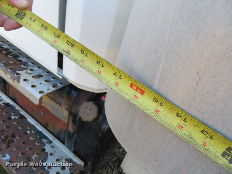 image for item DH0708 1999 Freightliner FL70  box truck