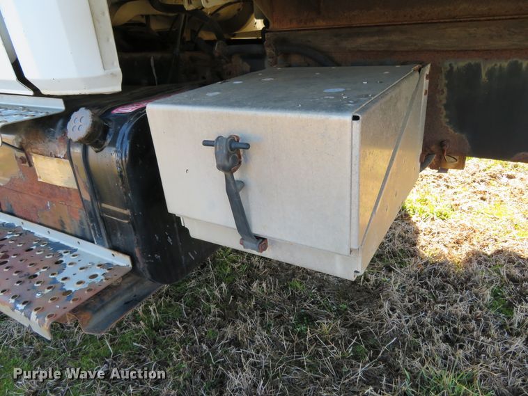 image for item DH0708 1999 Freightliner FL70  box truck