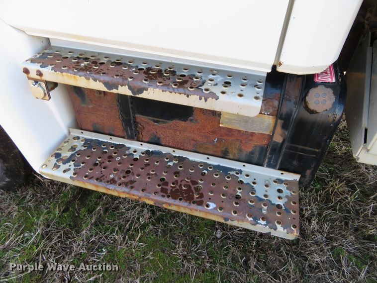 image for item DH0708 1999 Freightliner FL70  box truck