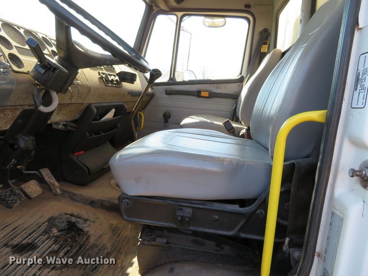 image for item DH0708 1999 Freightliner FL70  box truck