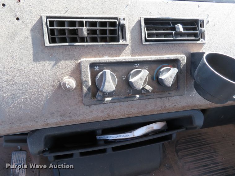 image for item DH0708 1999 Freightliner FL70  box truck