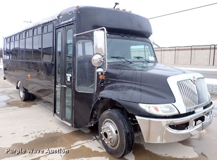 image for item DJ0042 2000 El Dorado 3400  party bus