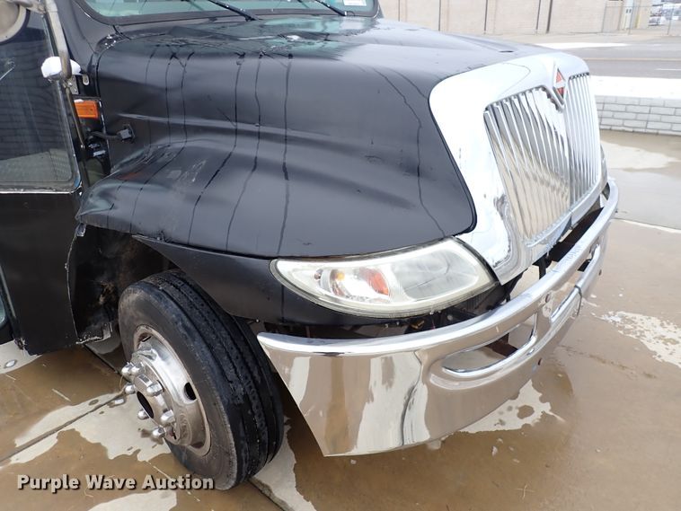 image for item DJ0042 2000 El Dorado 3400  party bus