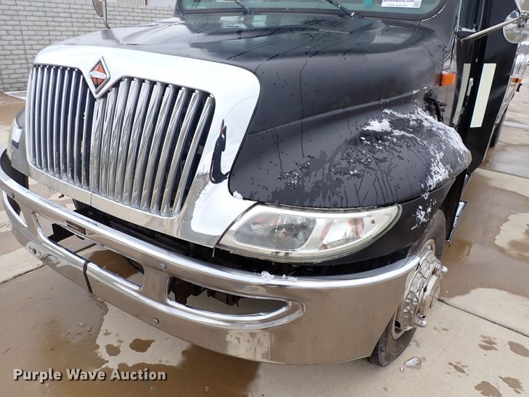 image for item DJ0042 2000 El Dorado 3400  party bus