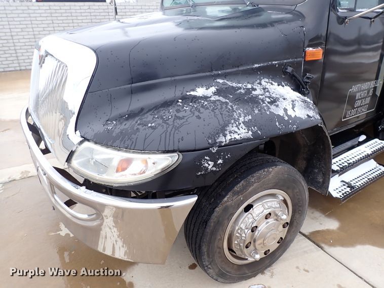 image for item DJ0042 2000 El Dorado 3400  party bus