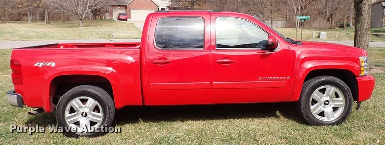 image for item DJ0209 2007 Chevrolet Silverado 1500  Crew Cab pickup truck