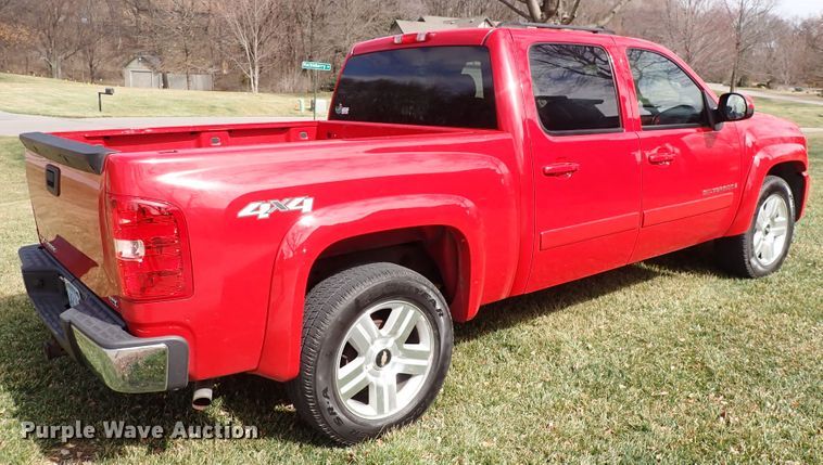 image for item DJ0209 2007 Chevrolet Silverado 1500  Crew Cab pickup truck