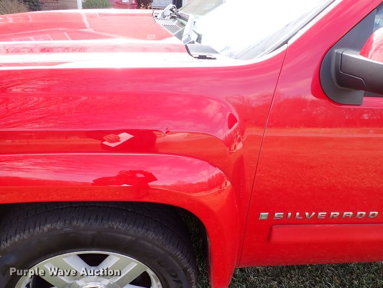 image for item DJ0209 2007 Chevrolet Silverado 1500  Crew Cab pickup truck