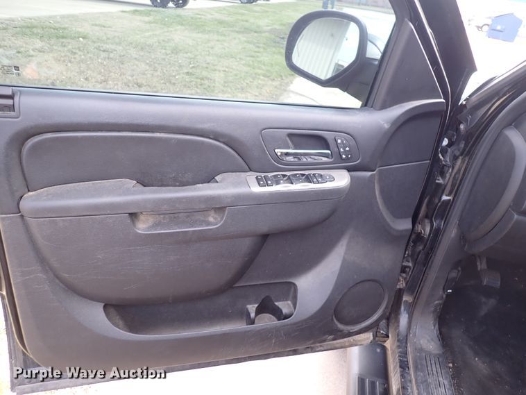 image for item DJ0230 2012 Chevrolet Silverado 1500  Crew Cab pickup truck