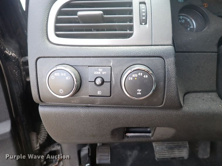 image for item DJ0230 2012 Chevrolet Silverado 1500  Crew Cab pickup truck