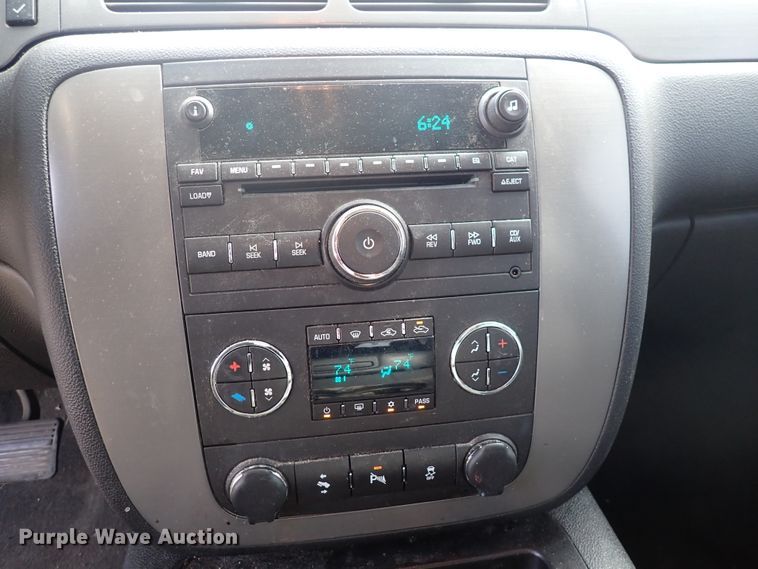 image for item DJ0230 2012 Chevrolet Silverado 1500  Crew Cab pickup truck