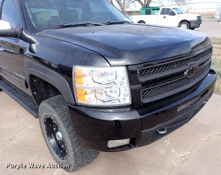 image for item DJ0230 2012 Chevrolet Silverado 1500  Crew Cab pickup truck