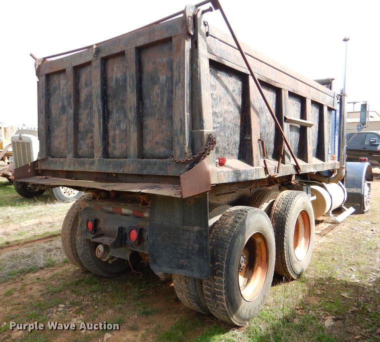 image for item DJ0390 1982 Freightliner FLC  dump truck