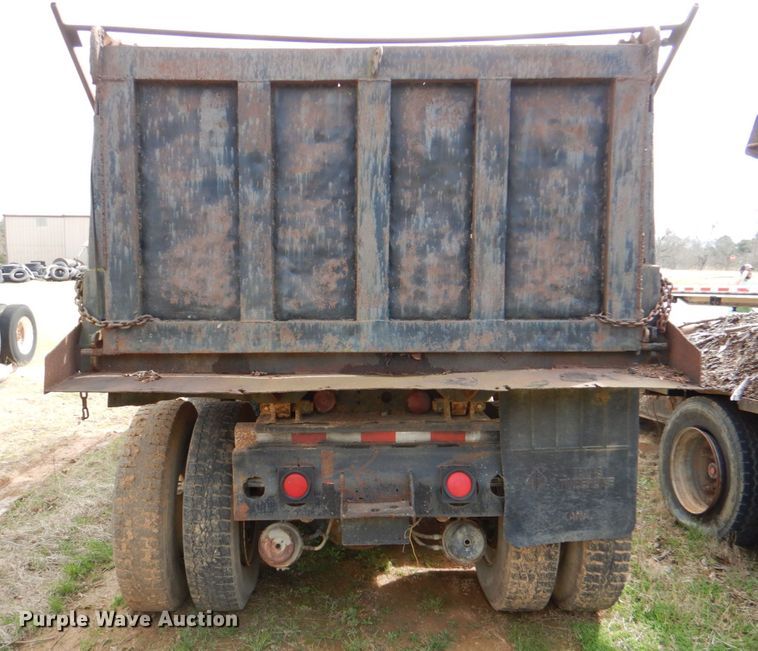 image for item DJ0390 1982 Freightliner FLC  dump truck