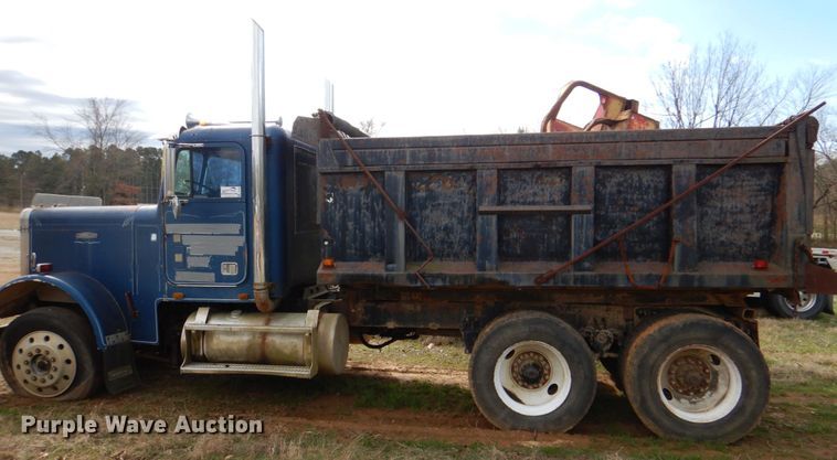 image for item DJ0390 1982 Freightliner FLC  dump truck