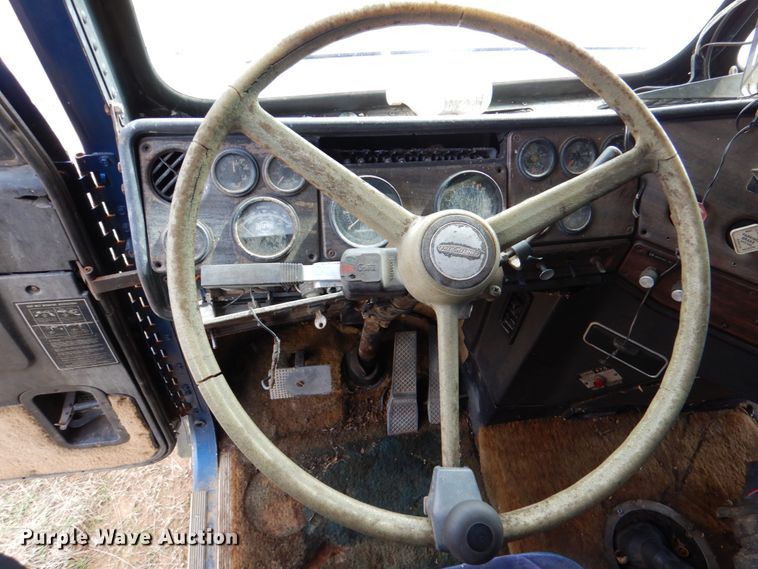 image for item DJ0390 1982 Freightliner FLC  dump truck