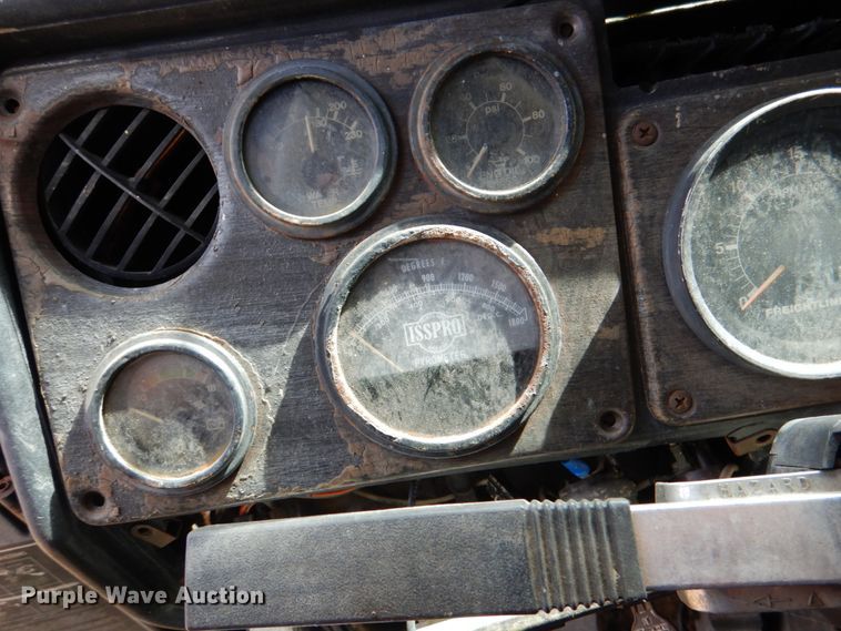 image for item DJ0390 1982 Freightliner FLC  dump truck