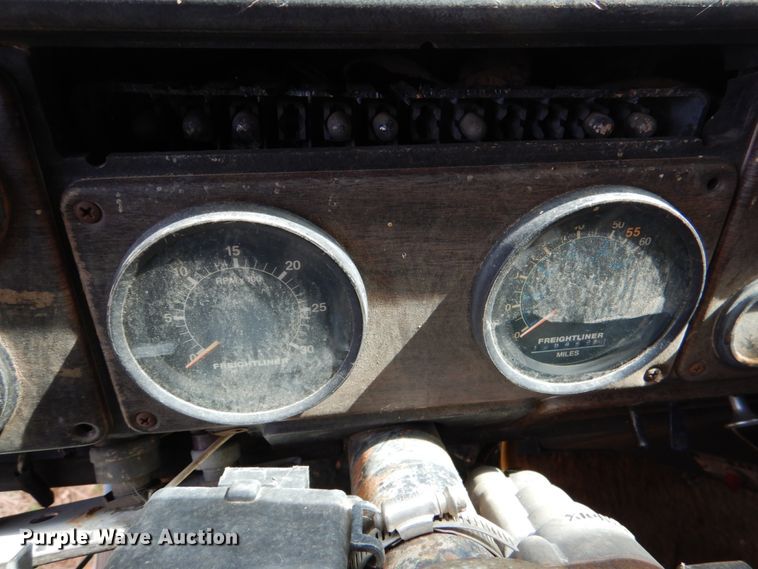 image for item DJ0390 1982 Freightliner FLC  dump truck