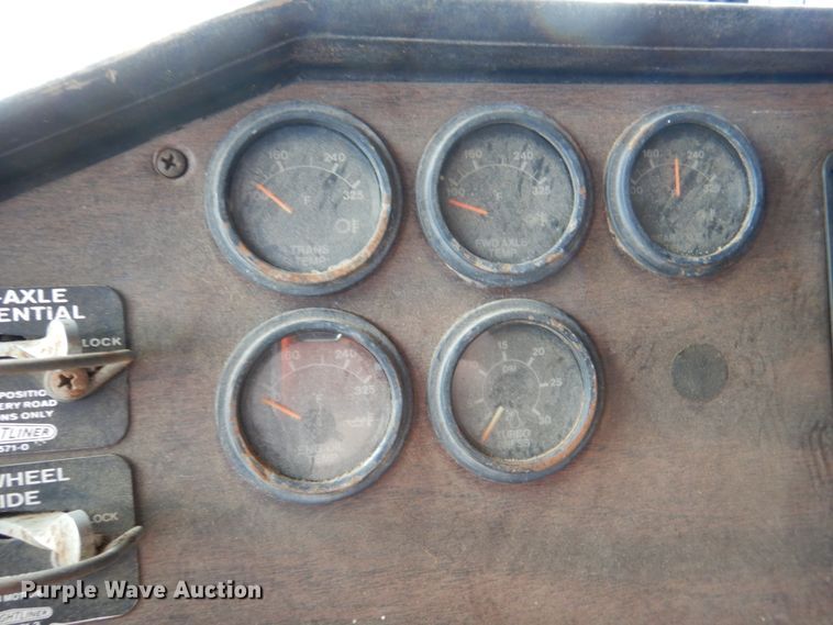 image for item DJ0390 1982 Freightliner FLC  dump truck