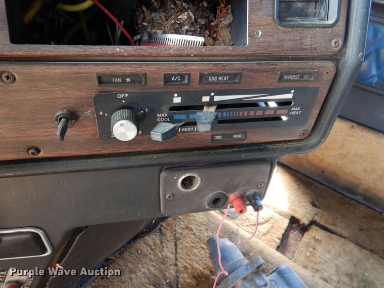 image for item DJ0390 1982 Freightliner FLC  dump truck