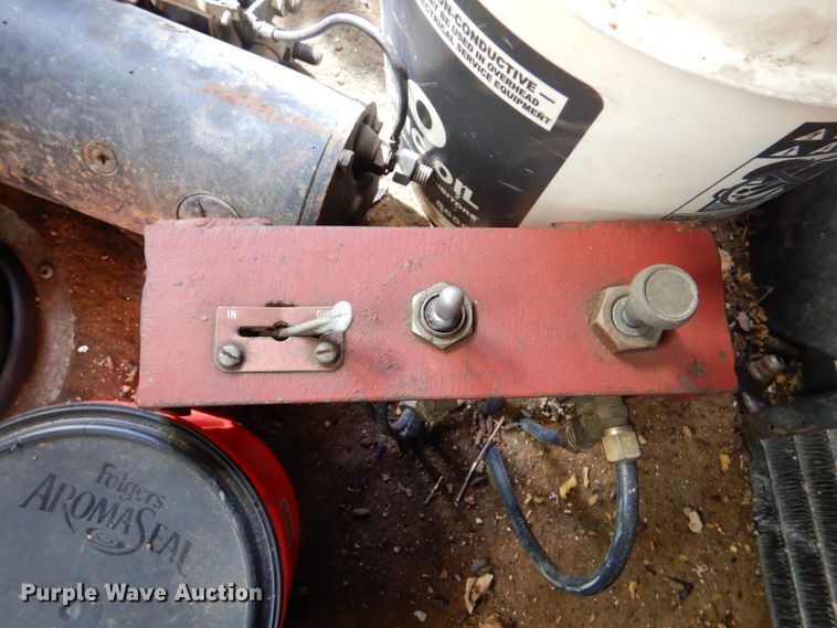 image for item DJ0390 1982 Freightliner FLC  dump truck