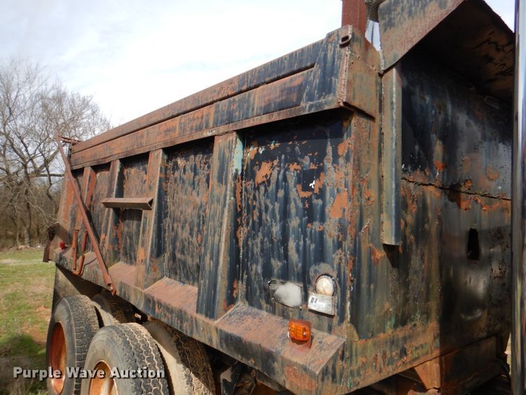 image for item DJ0390 1982 Freightliner FLC  dump truck