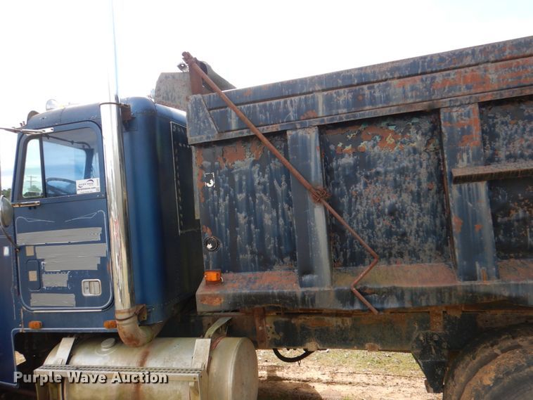 image for item DJ0390 1982 Freightliner FLC  dump truck