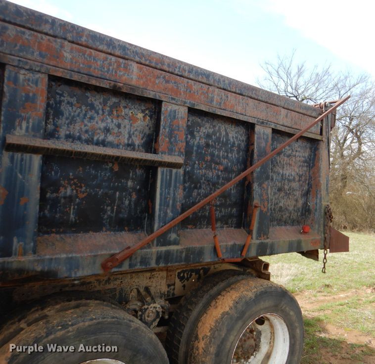 image for item DJ0390 1982 Freightliner FLC  dump truck