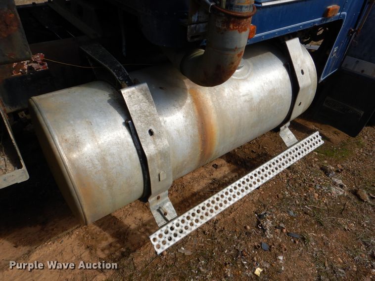 image for item DJ0390 1982 Freightliner FLC  dump truck