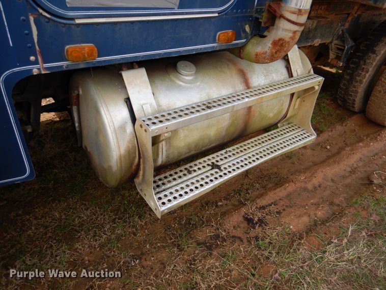 image for item DJ0390 1982 Freightliner FLC  dump truck