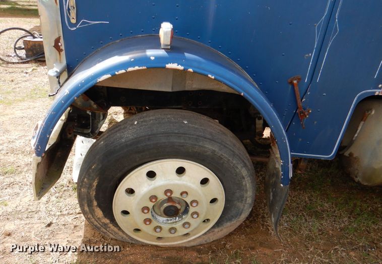 image for item DJ0390 1982 Freightliner FLC  dump truck