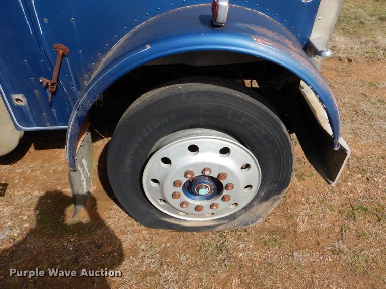 image for item DJ0390 1982 Freightliner FLC  dump truck