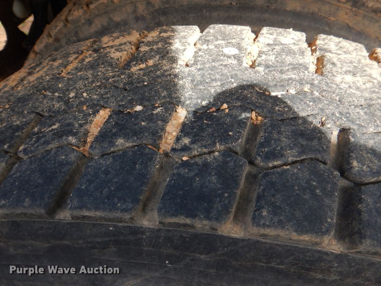 image for item DJ0390 1982 Freightliner FLC  dump truck