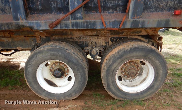 image for item DJ0390 1982 Freightliner FLC  dump truck