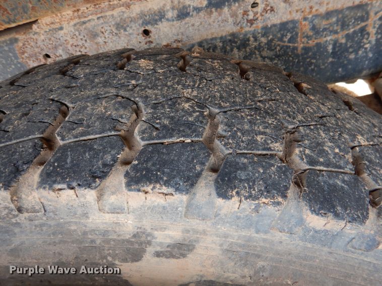 image for item DJ0390 1982 Freightliner FLC  dump truck