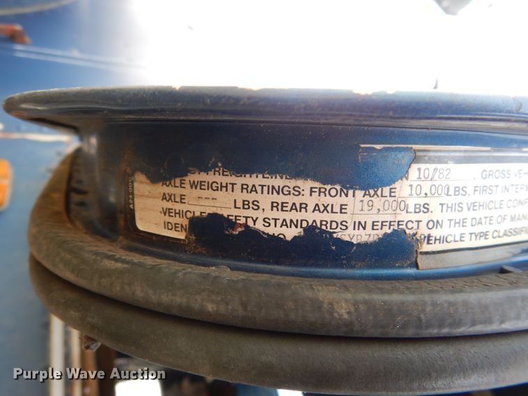 image for item DJ0390 1982 Freightliner FLC  dump truck