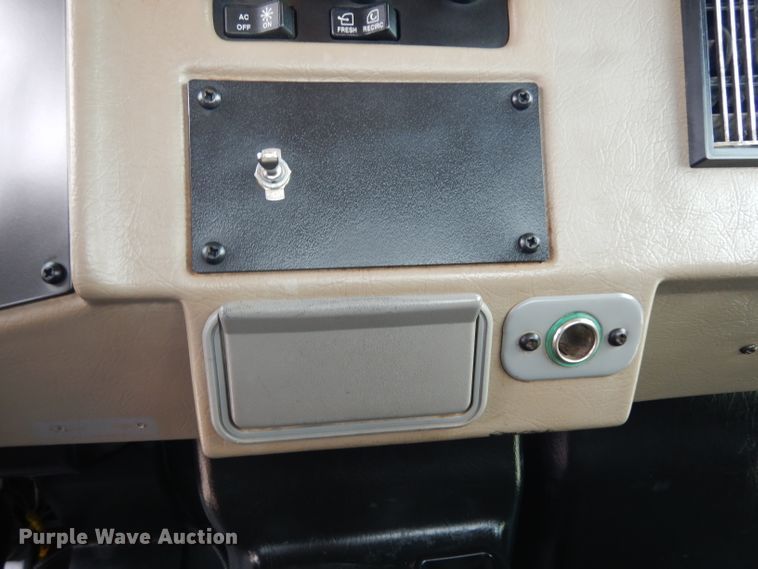 image for item DJ1070 2008 Peterbilt 325  flatbed truck