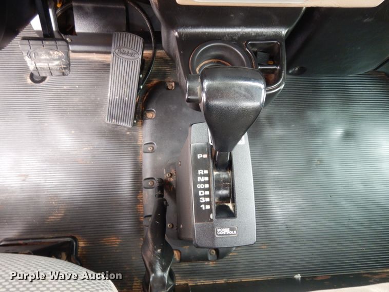 image for item DJ1070 2008 Peterbilt 325  flatbed truck