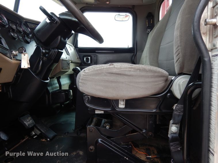 image for item DJ1070 2008 Peterbilt 325  flatbed truck