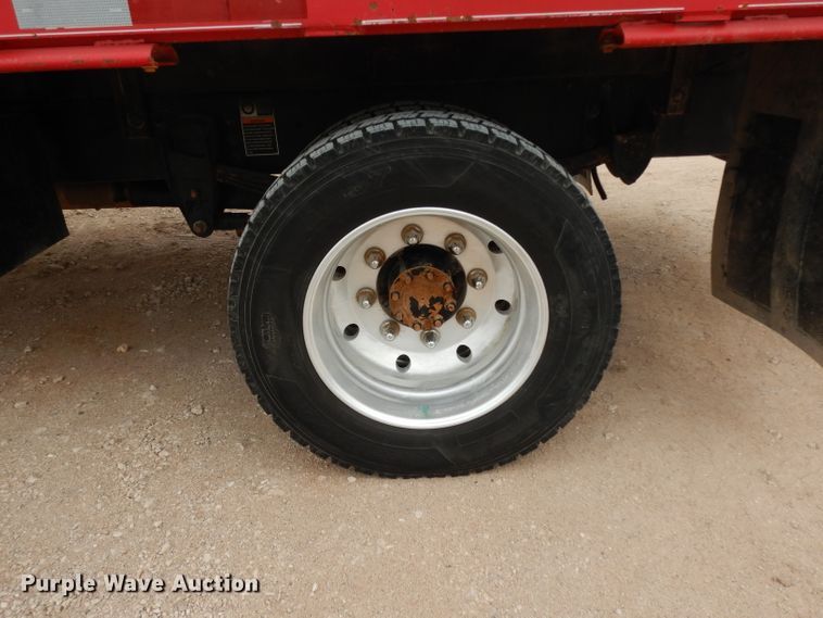 image for item DJ1070 2008 Peterbilt 325  flatbed truck