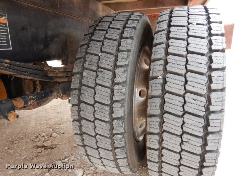 image for item DJ1070 2008 Peterbilt 325  flatbed truck