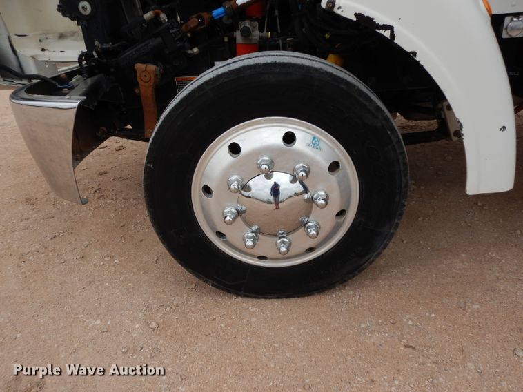 image for item DJ1070 2008 Peterbilt 325  flatbed truck